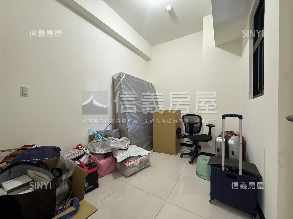岳泰峰碩２２樓山水畫房屋室內格局與周邊環境