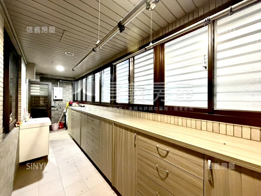 紐約紐約面樹海邊間四房房屋室內格局與周邊環境