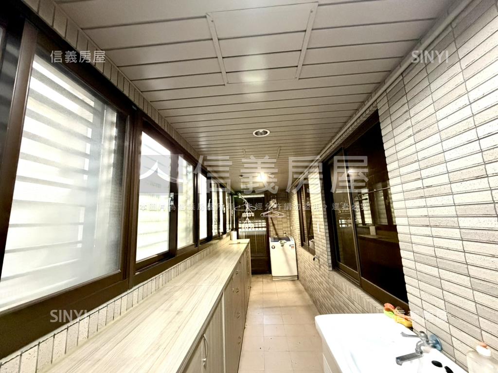 紐約紐約面樹海邊間四房房屋室內格局與周邊環境