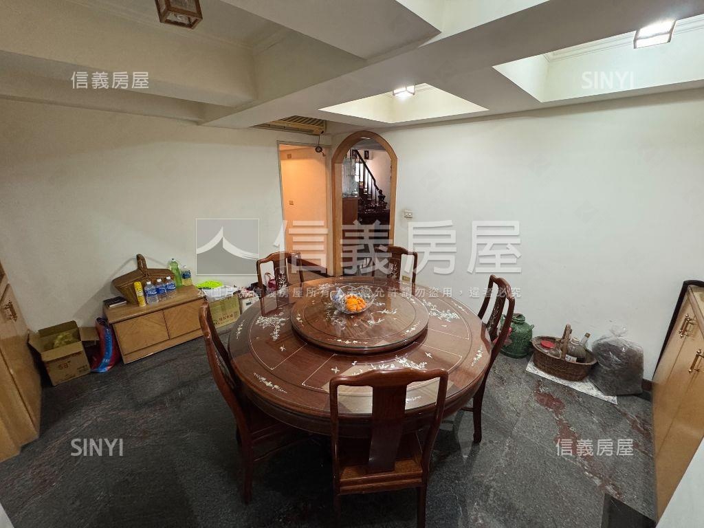 教育大學旁樓中樓露臺美屋房屋室內格局與周邊環境