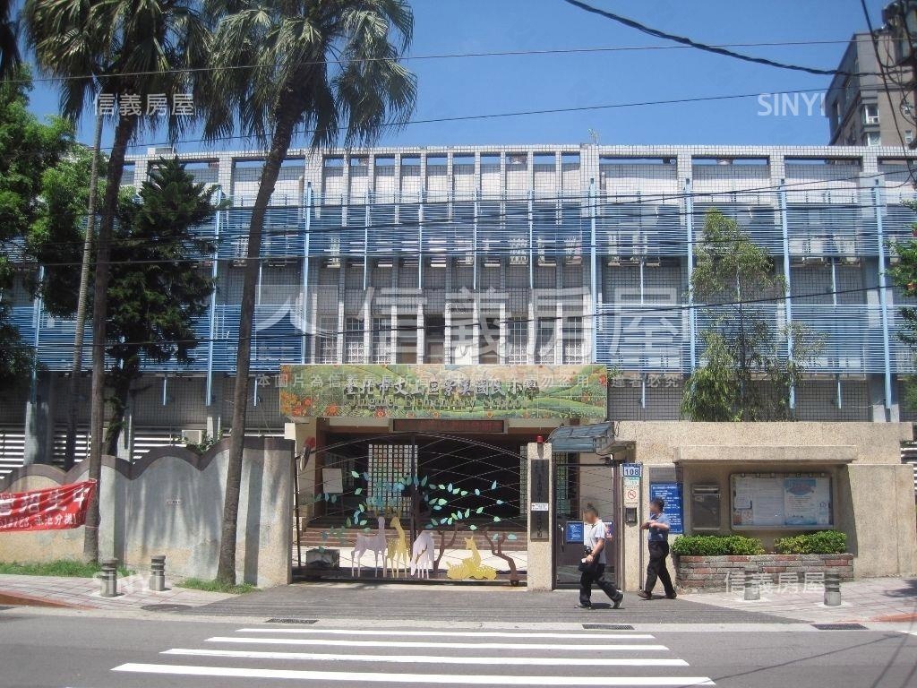 急售商三景美捷運熱鬧店面房屋室內格局與周邊環境