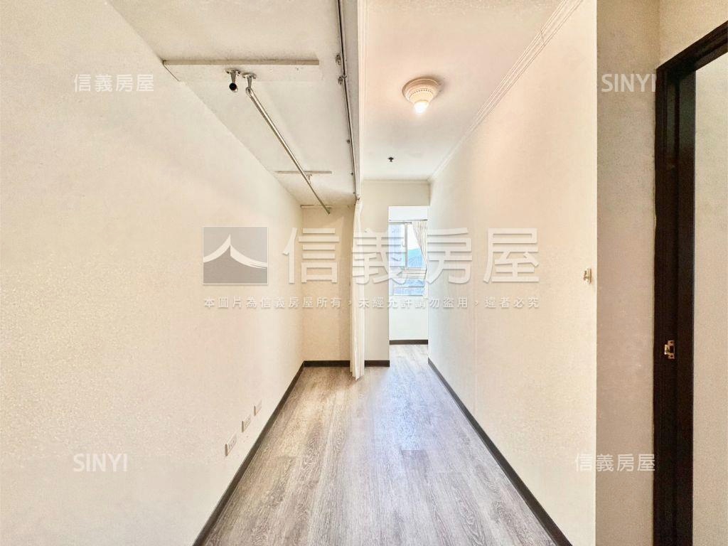 天闊高樓河岸景觀坡平車位房屋室內格局與周邊環境