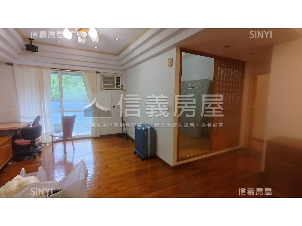 山景達觀三房車位房屋室內格局與周邊環境