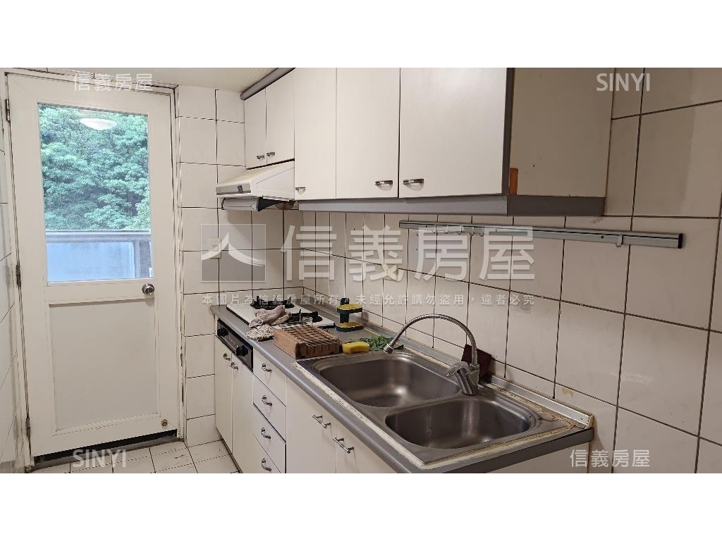 山景達觀三房車位房屋室內格局與周邊環境