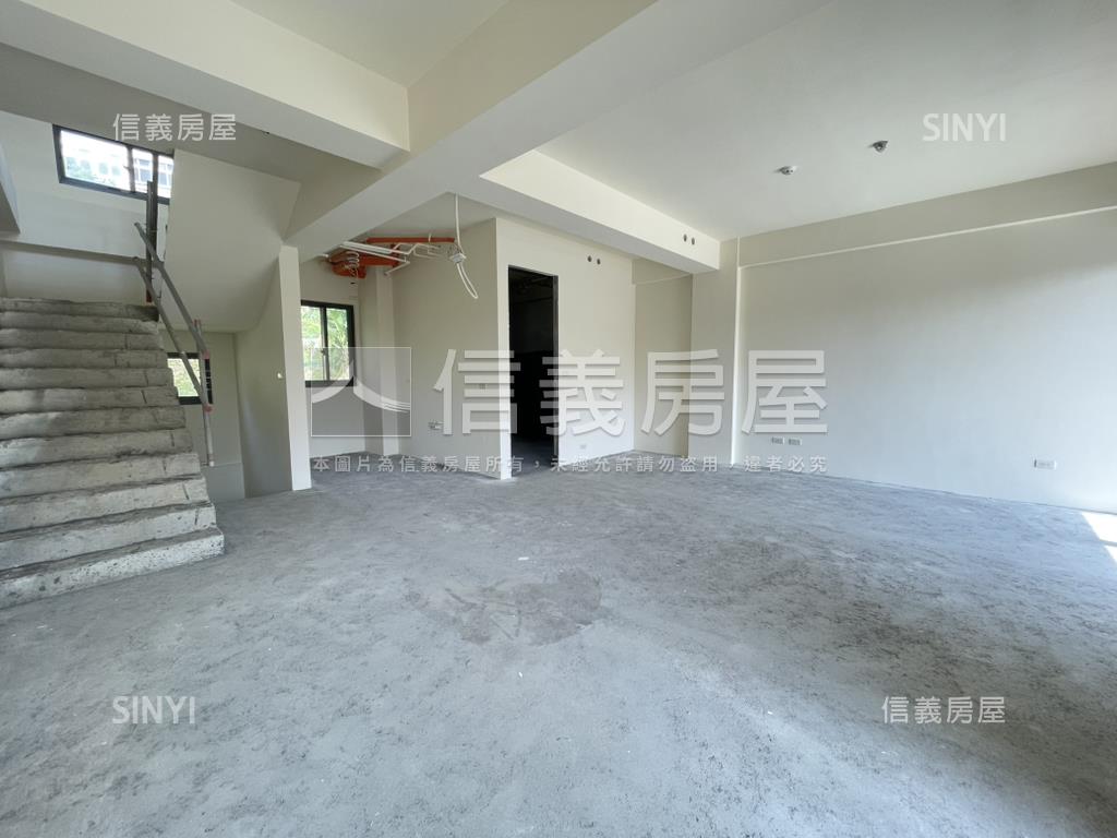 閑谷邊間美式庭院透天房屋室內格局與周邊環境