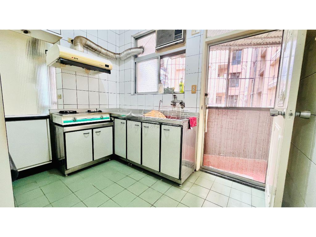 華興聚財招富四房寓房屋室內格局與周邊環境