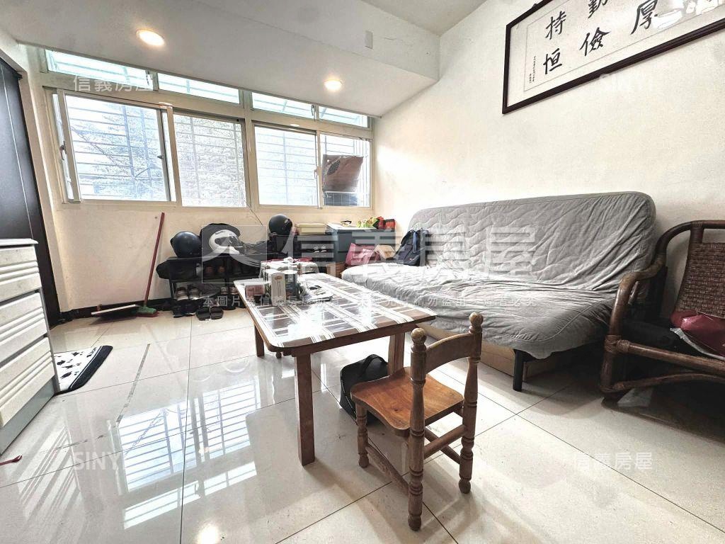 專任安康路景觀方正美二樓房屋室內格局與周邊環境