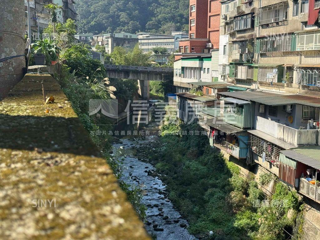 專任小資方正美二樓房屋室內格局與周邊環境