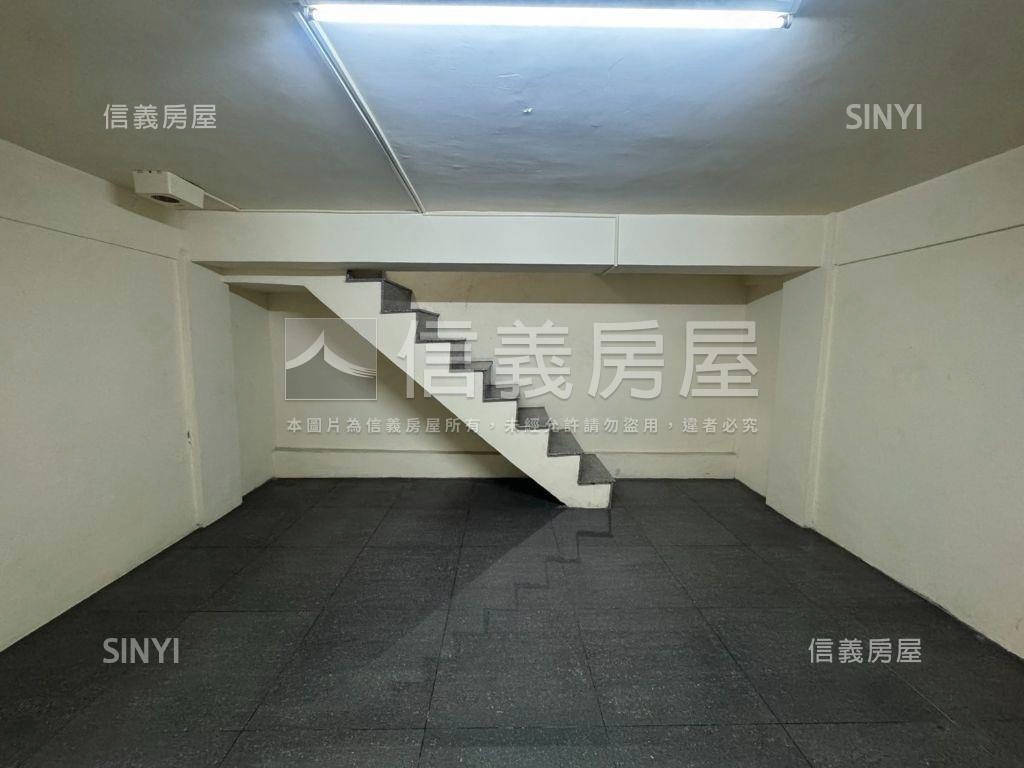 正忠明路增建電梯透天店面房屋室內格局與周邊環境
