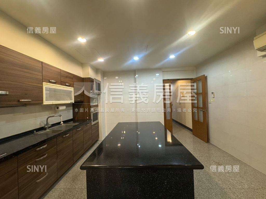 正忠明路增建電梯透天店面房屋室內格局與周邊環境