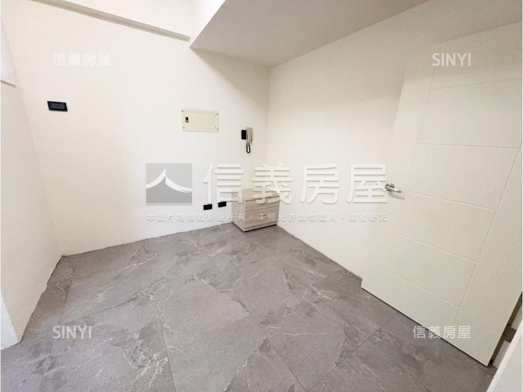 公園旁，低總價電梯二房房屋室內格局與周邊環境