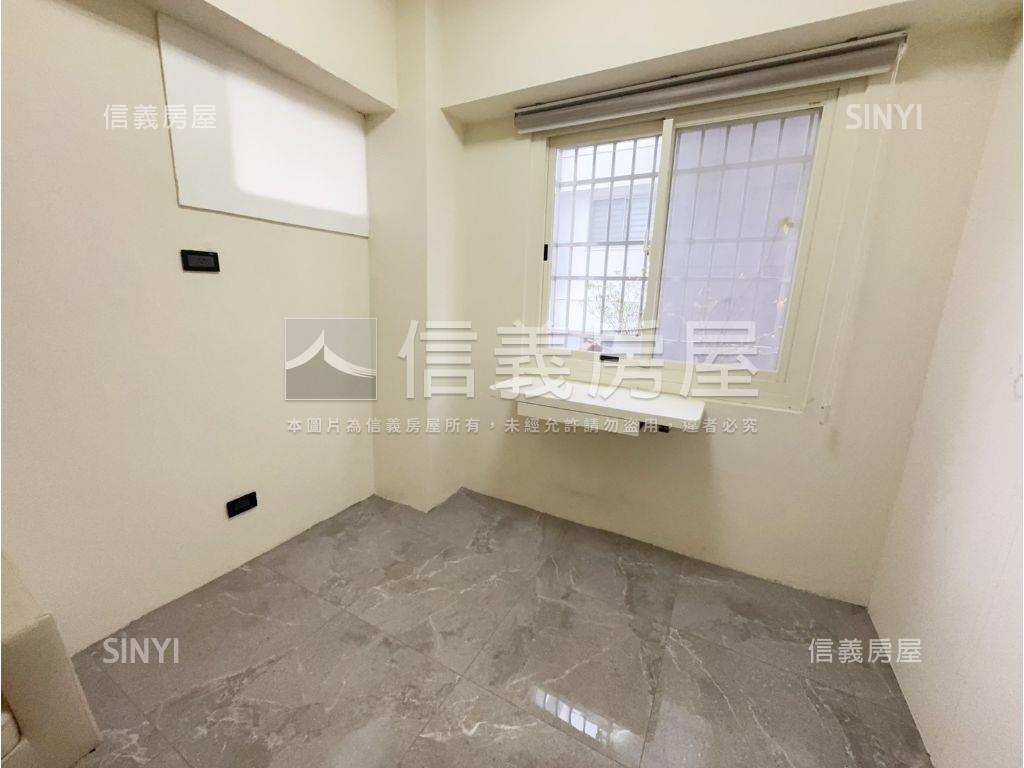 公園旁，低總價電梯二房房屋室內格局與周邊環境