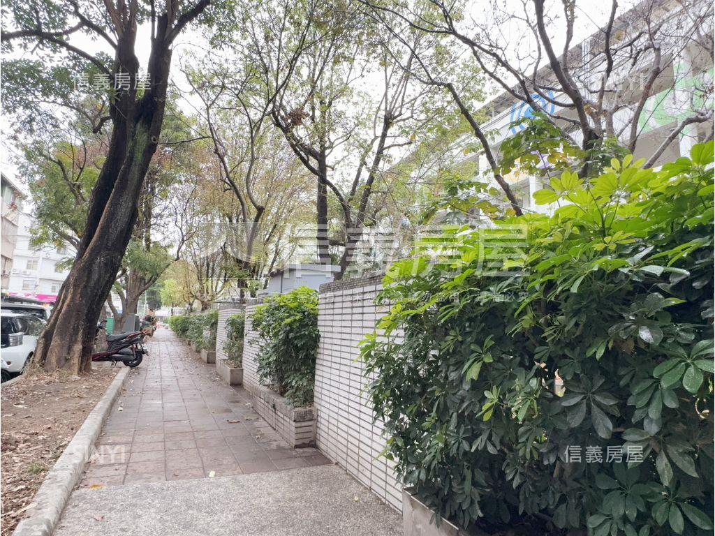 公園旁，低總價電梯二房房屋室內格局與周邊環境