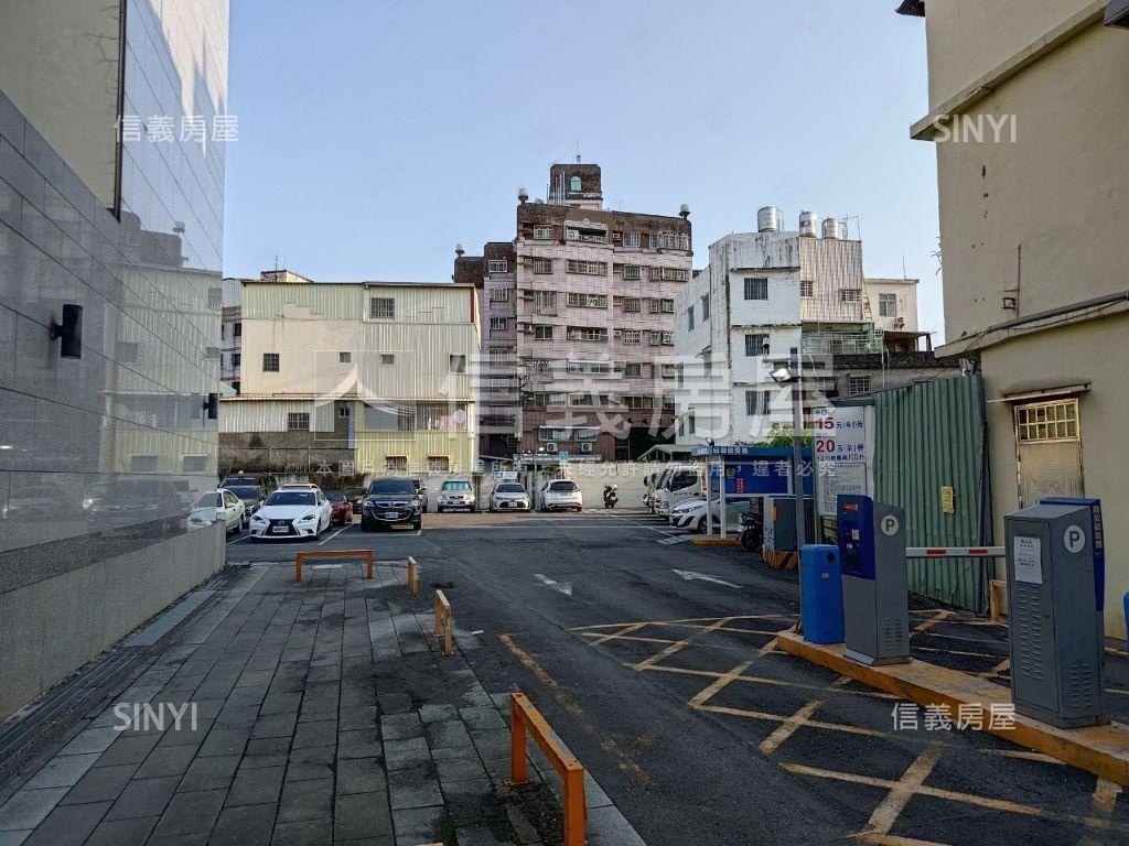 鳳山捷運．自由路透店房屋室內格局與周邊環境