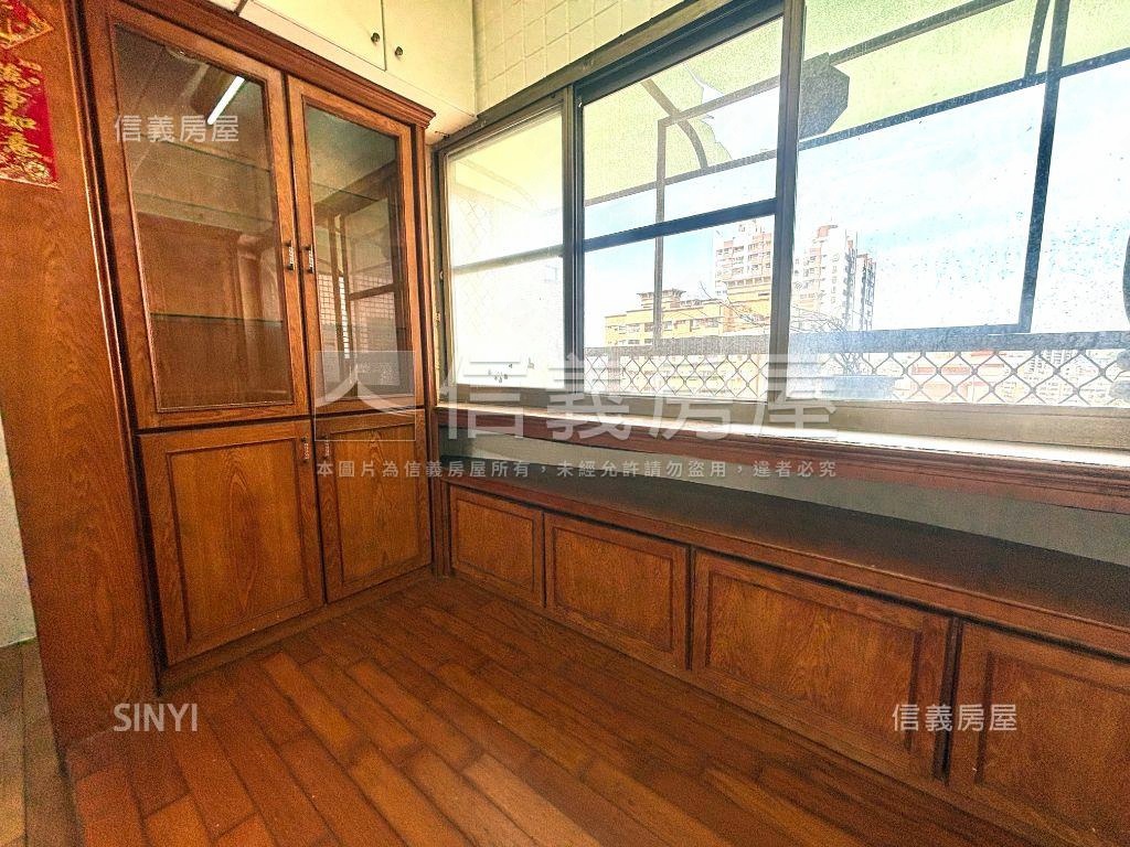 景觀大四房平車房屋室內格局與周邊環境