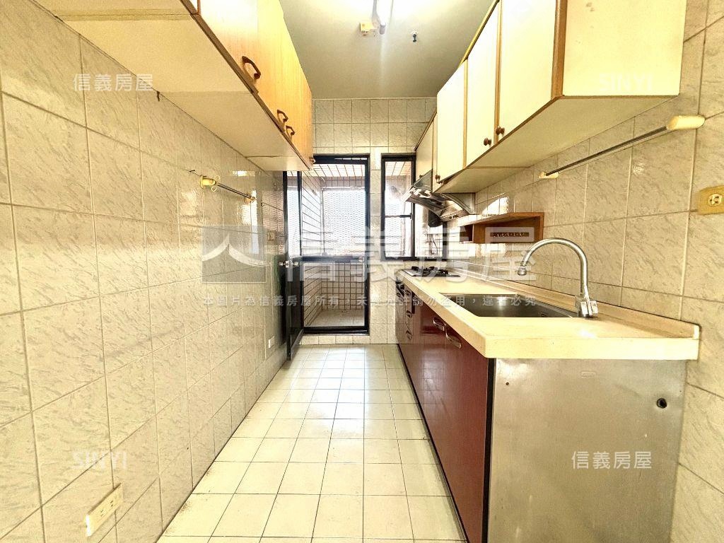 景觀大四房平車房屋室內格局與周邊環境