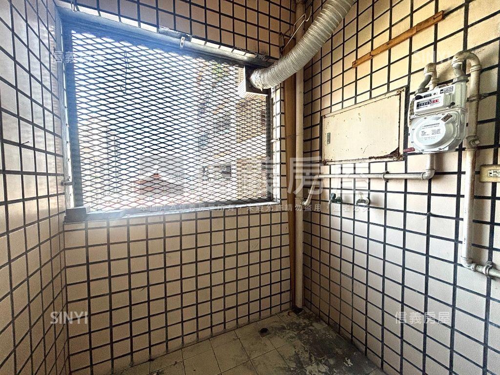 景觀大四房平車房屋室內格局與周邊環境