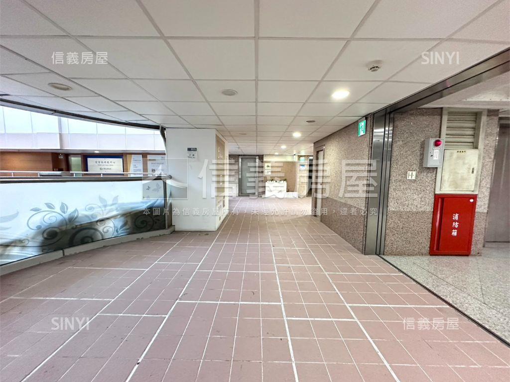 北車捷運層峰採光住辦空間房屋室內格局與周邊環境