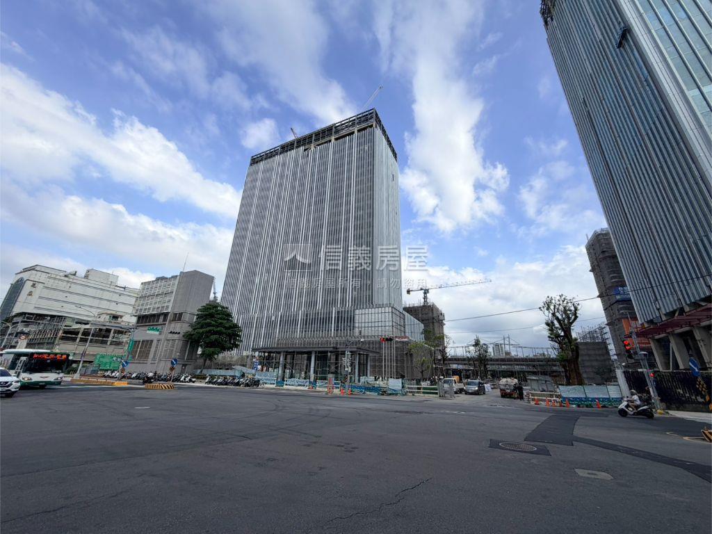 都廳大院Ｈ棟高樓兩房車位房屋室內格局與周邊環境