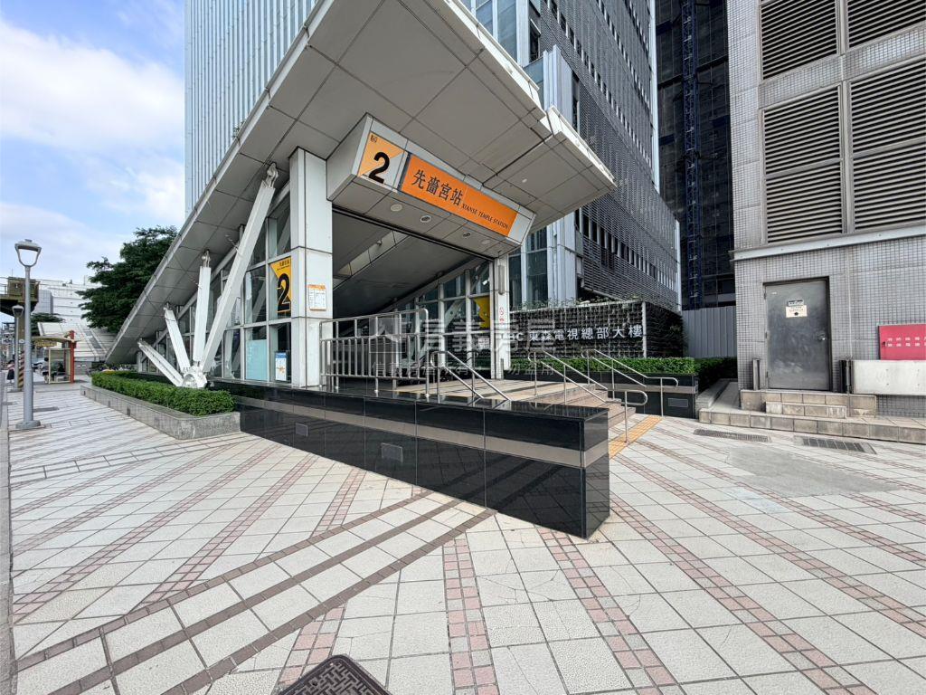 都廳大院Ｈ棟高樓兩房車位房屋室內格局與周邊環境