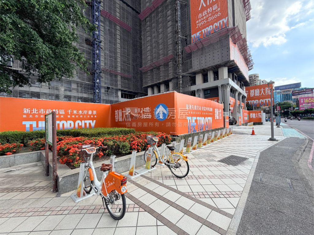 都廳大院Ｈ棟高樓兩房車位房屋室內格局與周邊環境