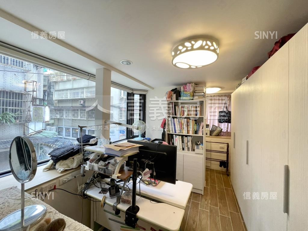 精品大邊間黃金公寓二樓房屋室內格局與周邊環境