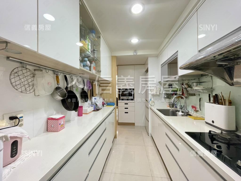 精品大邊間黃金公寓二樓房屋室內格局與周邊環境