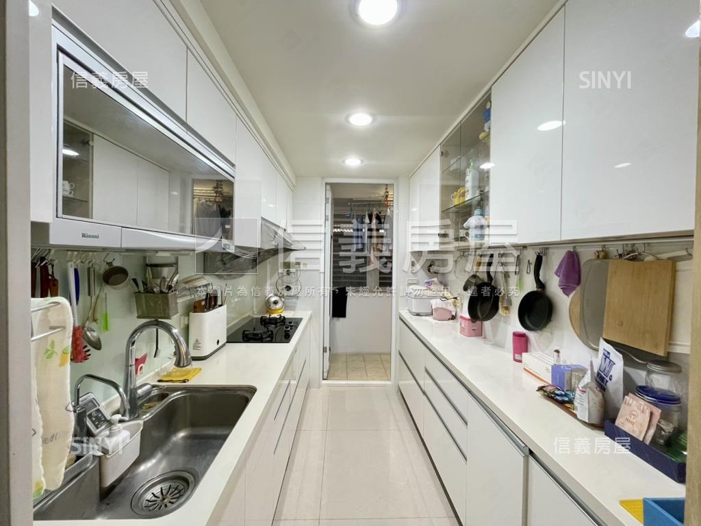 精品大邊間黃金公寓二樓房屋室內格局與周邊環境