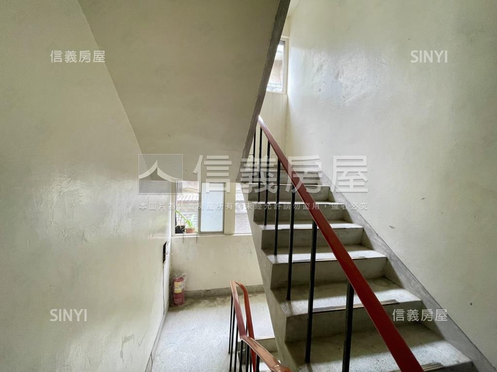 精品大邊間黃金公寓二樓房屋室內格局與周邊環境