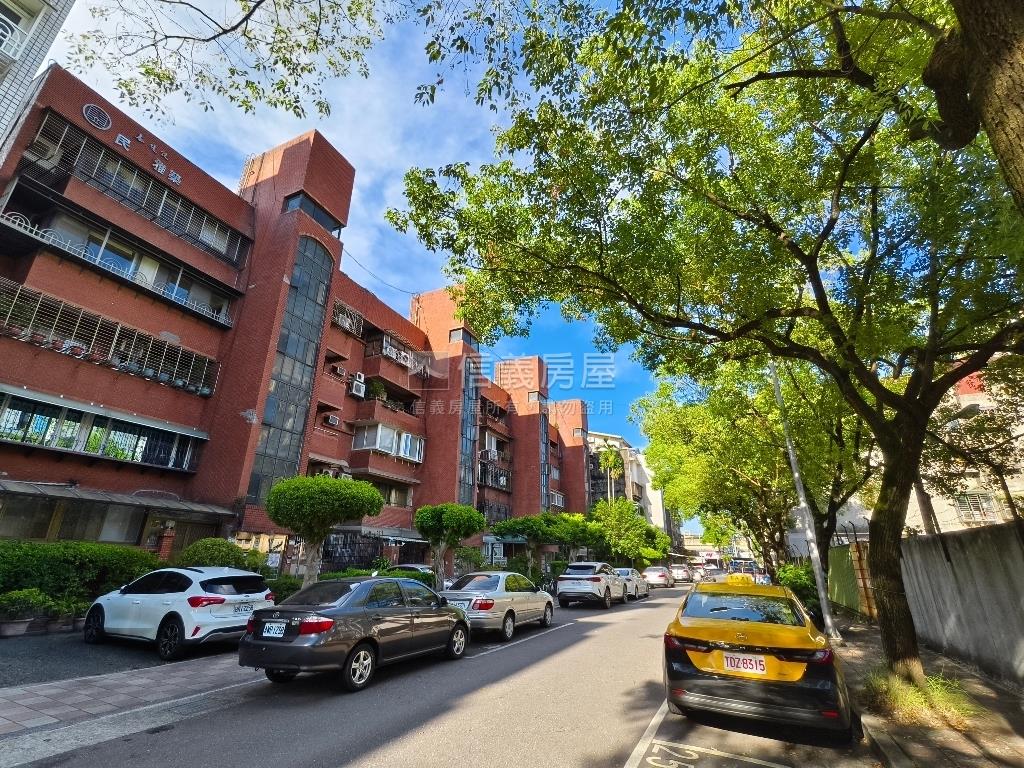 國泰建設朝南方正美寓房屋室內格局與周邊環境