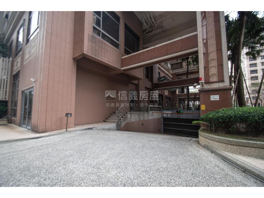 假期兩房車位房屋室內格局與周邊環境