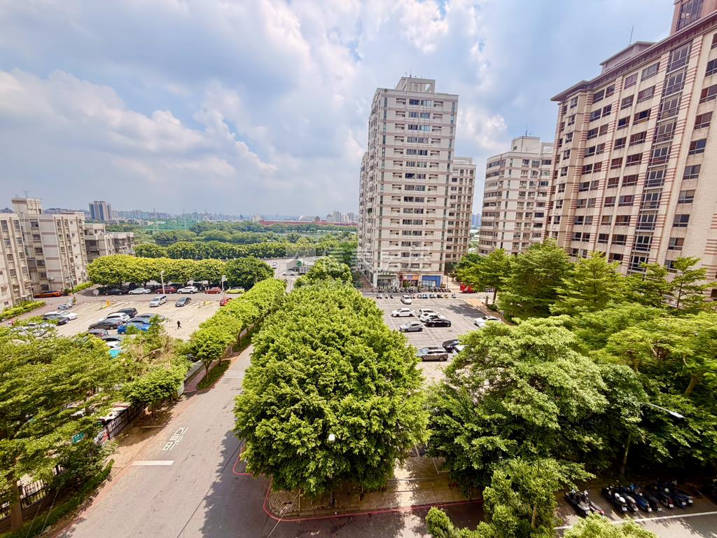 假期兩房車位房屋室內格局與周邊環境