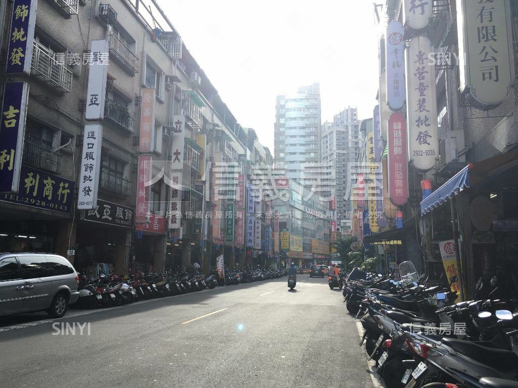 緊鄰頂溪捷運商業區一樓房屋室內格局與周邊環境