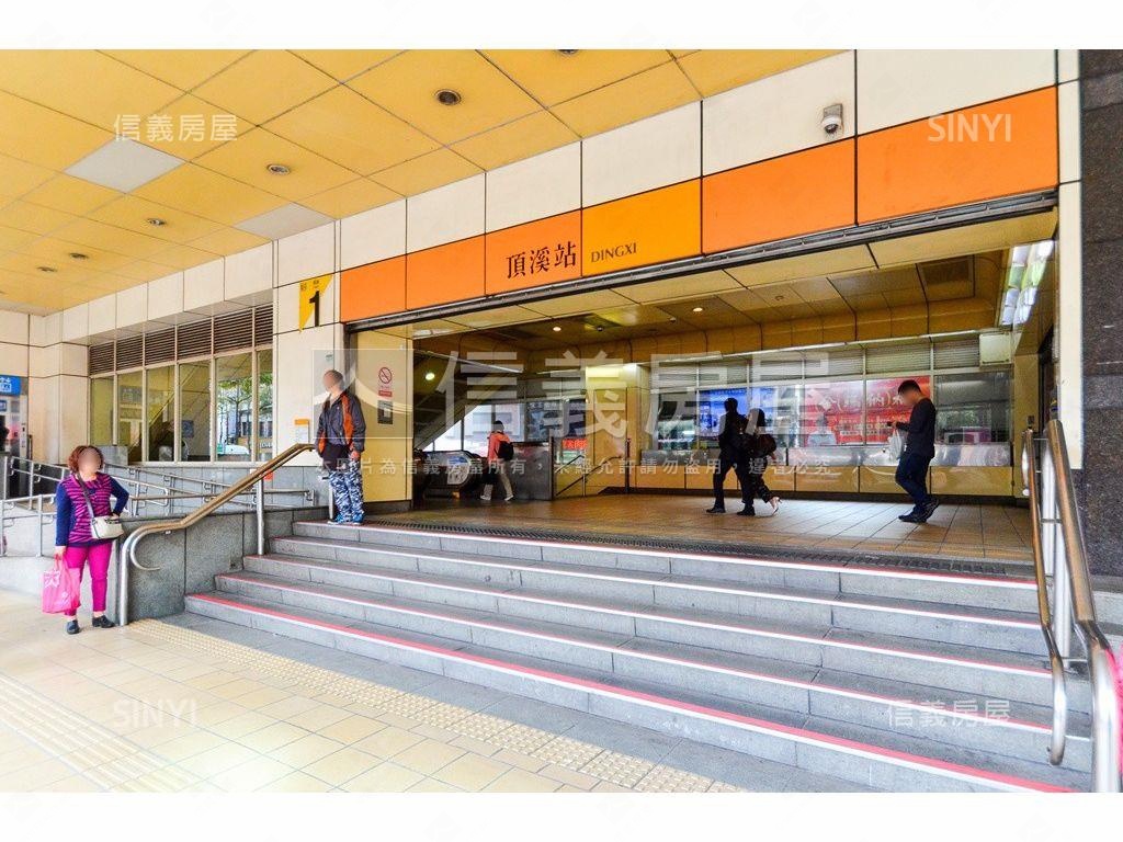 緊鄰頂溪捷運商業區一樓房屋室內格局與周邊環境