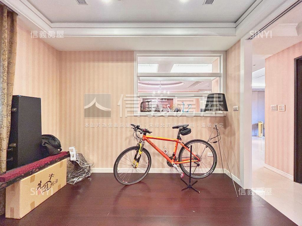 專任寶石典藏帝王四房車位房屋室內格局與周邊環境
