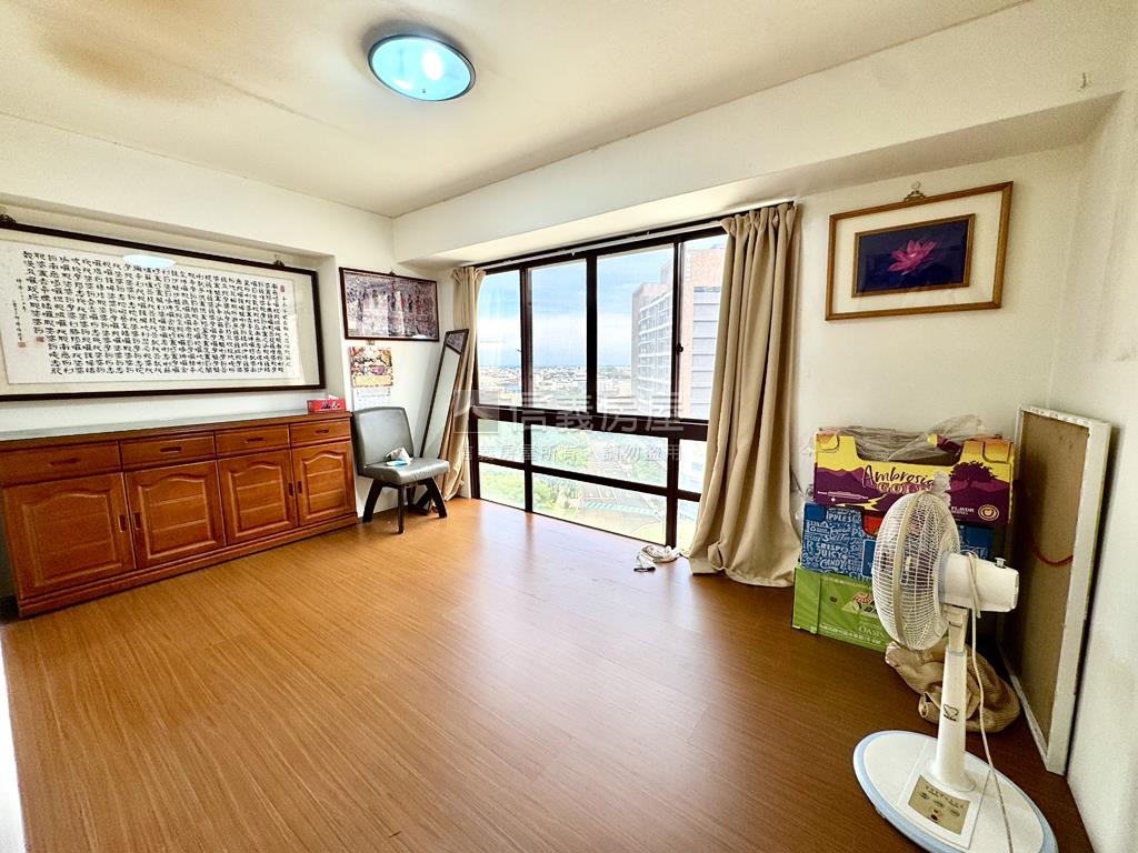頂埔華廈樓中樓房屋室內格局與周邊環境