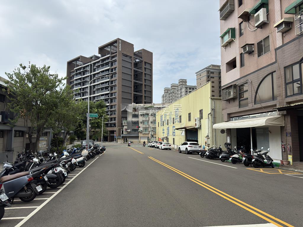 頂埔華廈樓中樓房屋室內格局與周邊環境