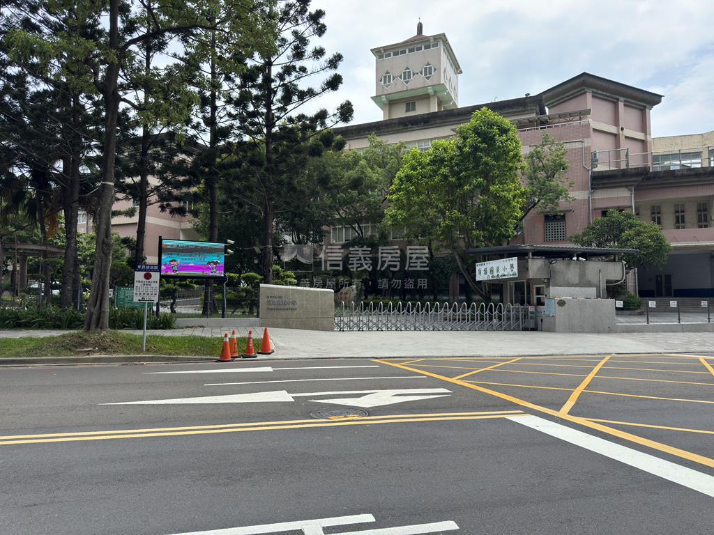 頂埔華廈樓中樓房屋室內格局與周邊環境