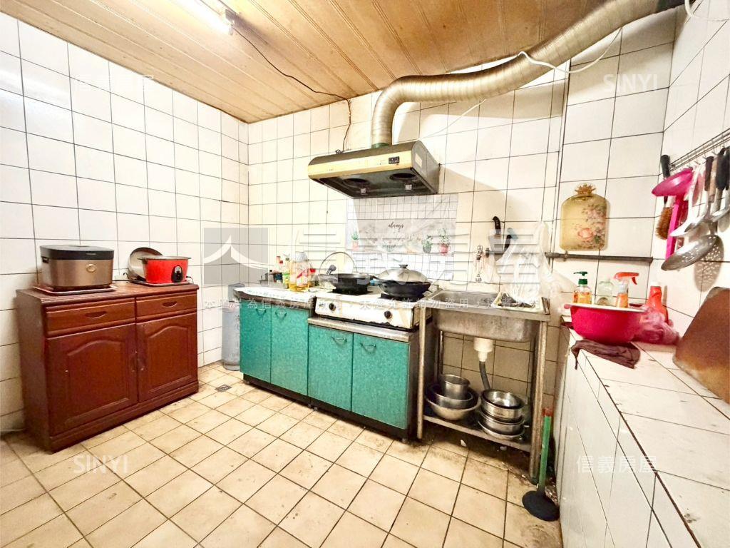近環球˙稀有邊間２樓房屋室內格局與周邊環境