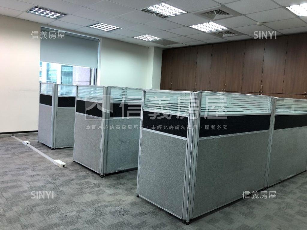 亞灣中華經貿商辦２戶房屋室內格局與周邊環境