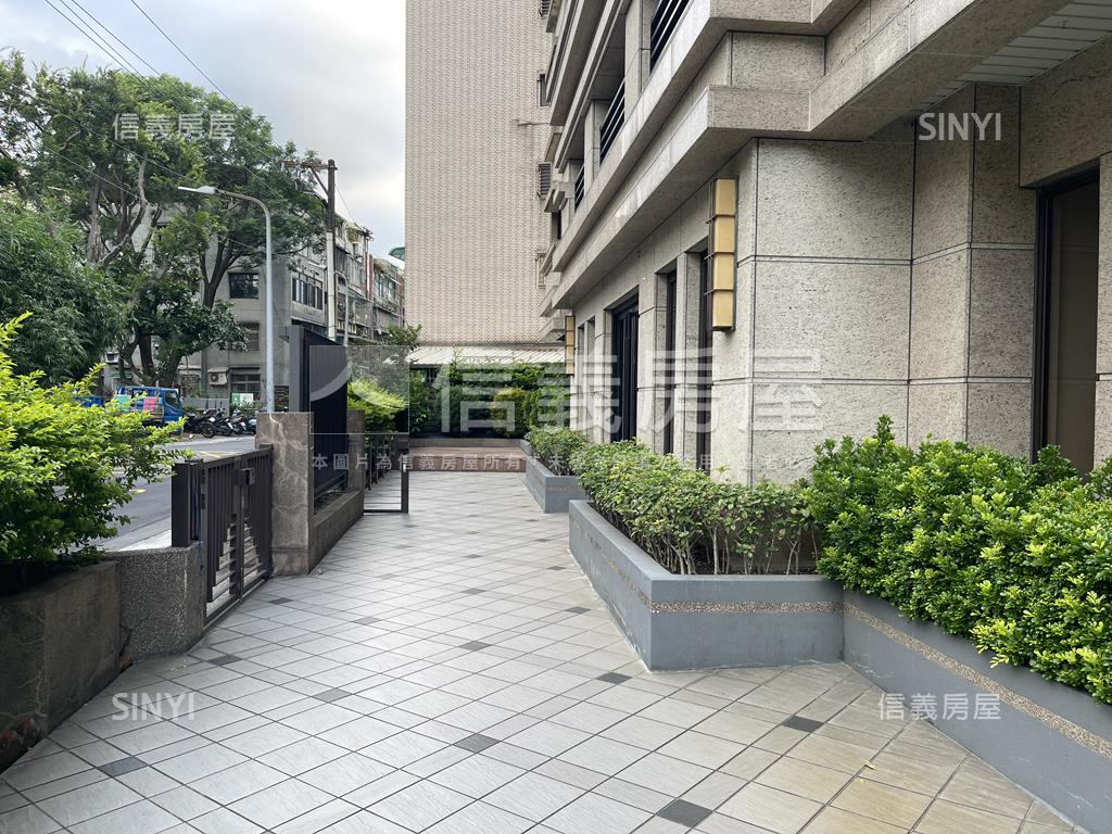 萬美稀有四房坡平車位房屋室內格局與周邊環境