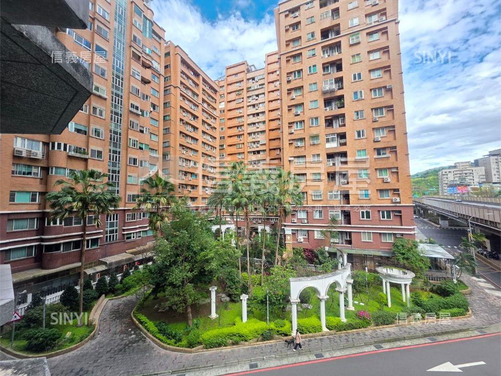 玉上園Ａ棟面樹景三房車位房屋室內格局與周邊環境