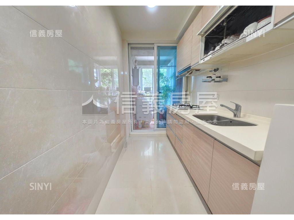 玉上園Ａ棟面樹景三房車位房屋室內格局與周邊環境