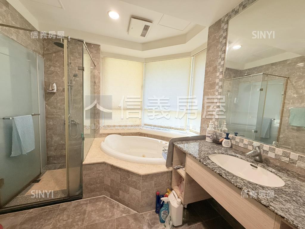 玉上園Ａ棟面樹景三房車位房屋室內格局與周邊環境