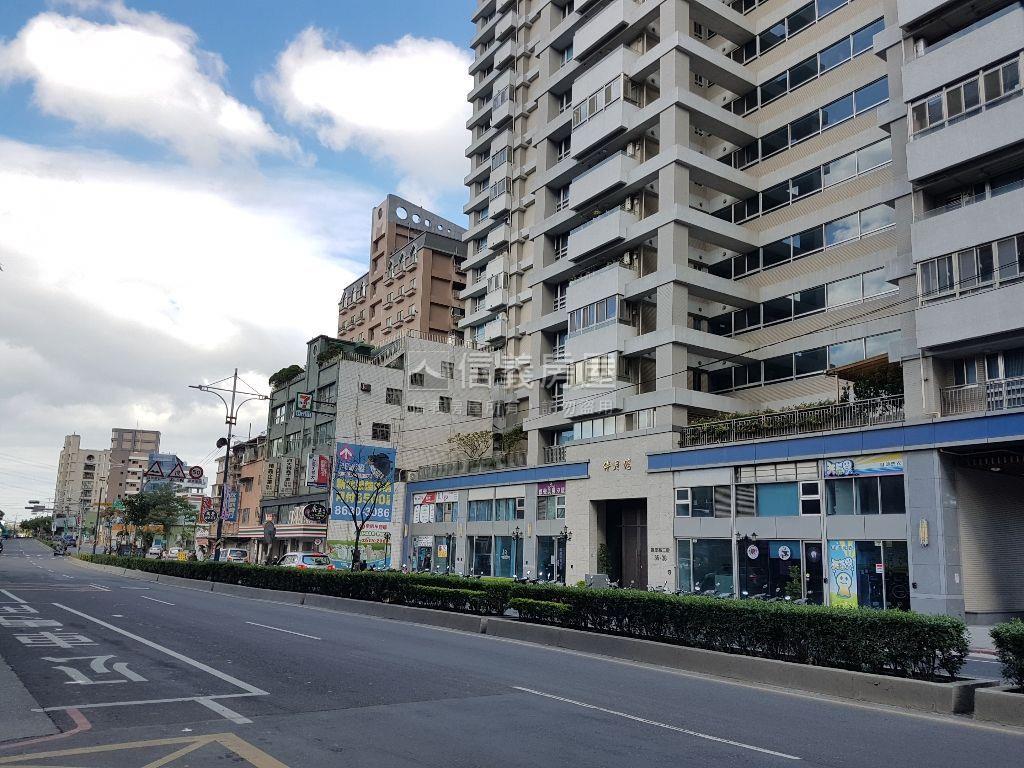 【伴月灣】正面河景度假宅房屋室內格局與周邊環境