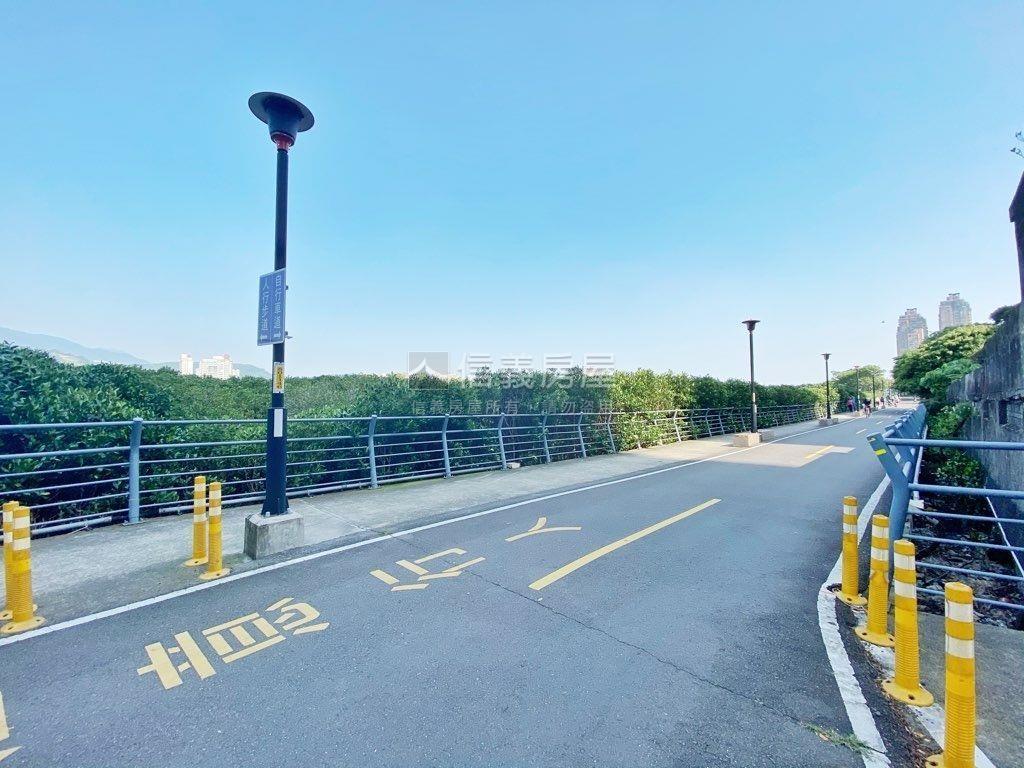 【伴月灣】正面河景度假宅房屋室內格局與周邊環境