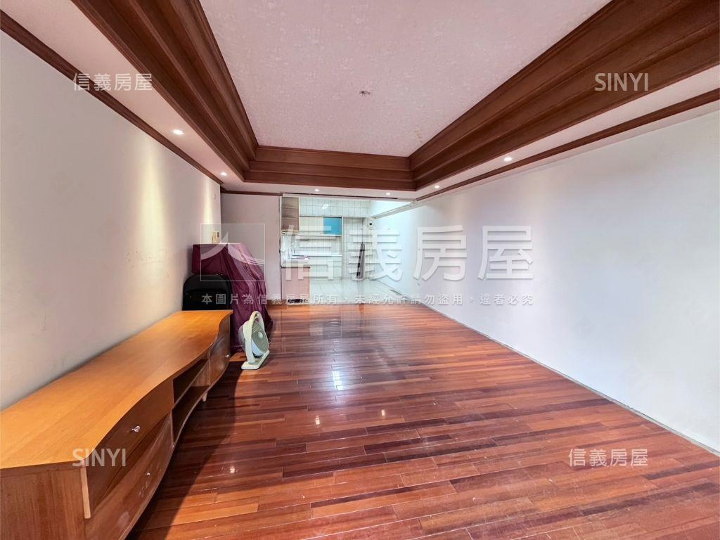 常春藤高樓大三房平車房屋室內格局與周邊環境