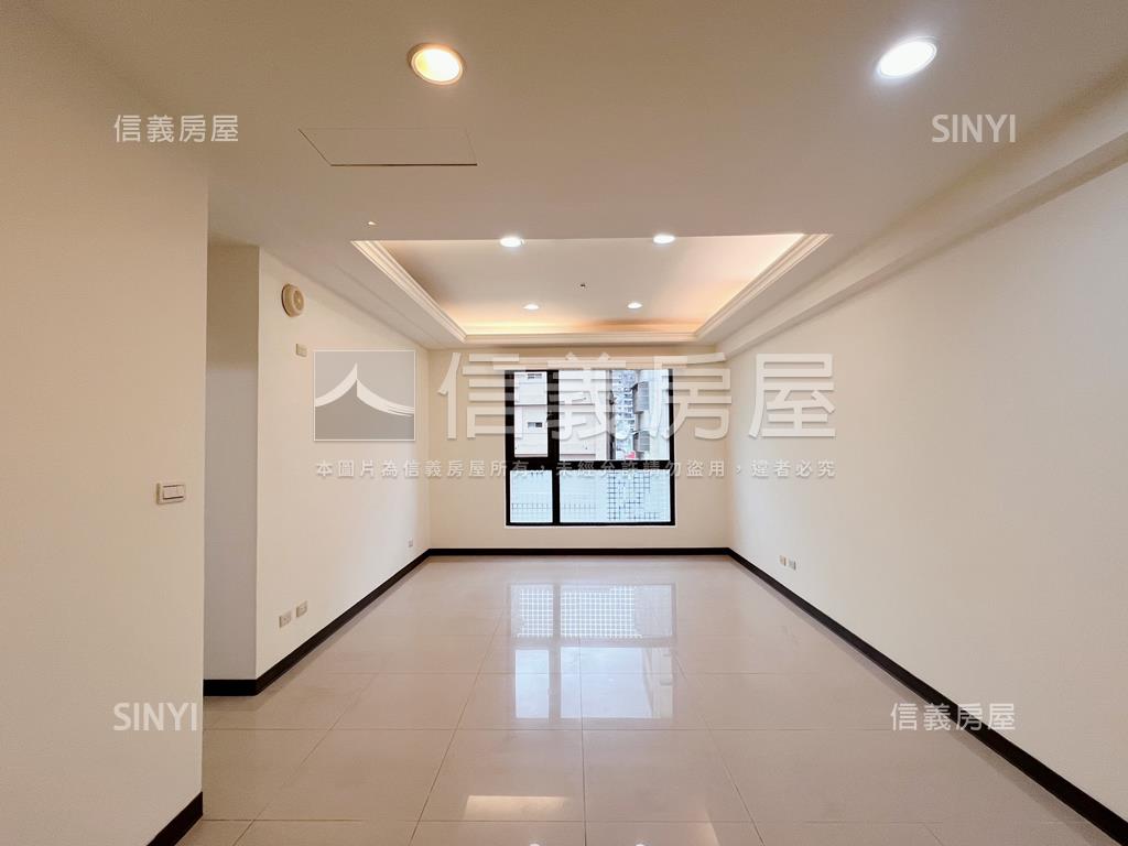 花園泳池邊間ＮＩＣＥ房屋室內格局與周邊環境