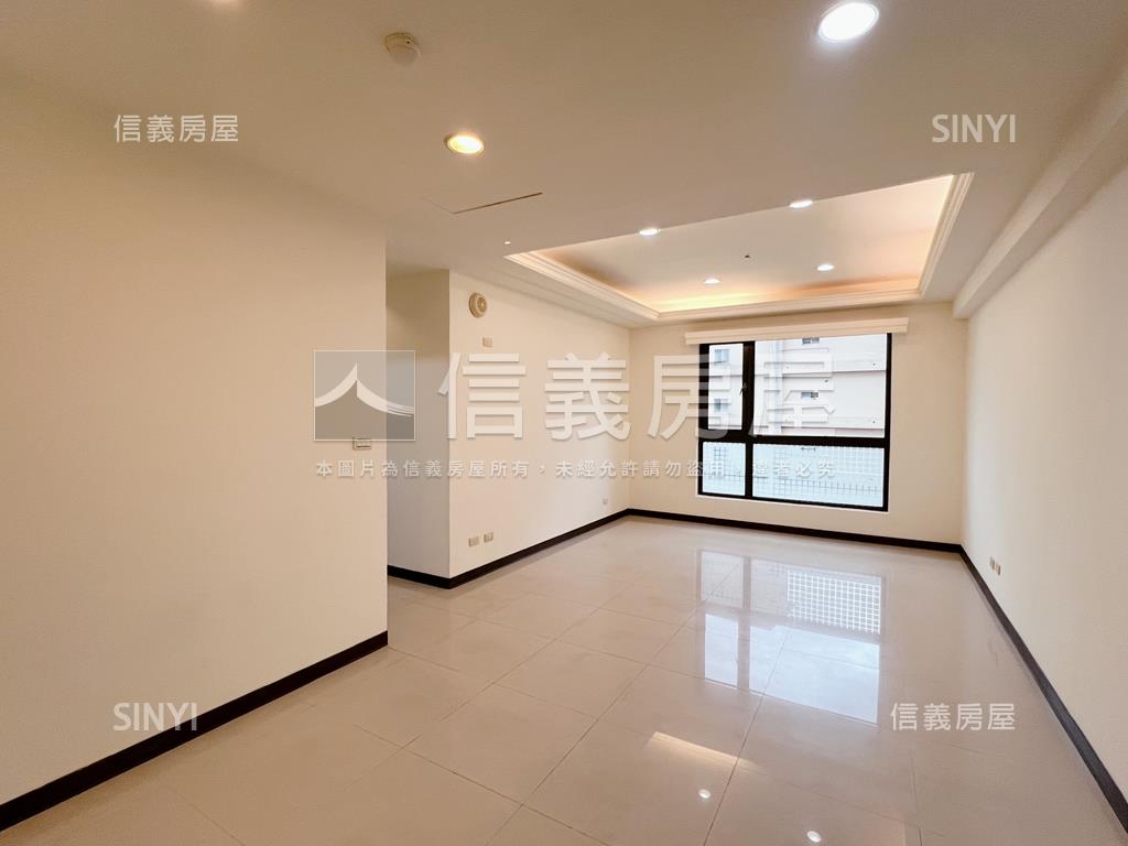 花園泳池邊間ＮＩＣＥ房屋室內格局與周邊環境