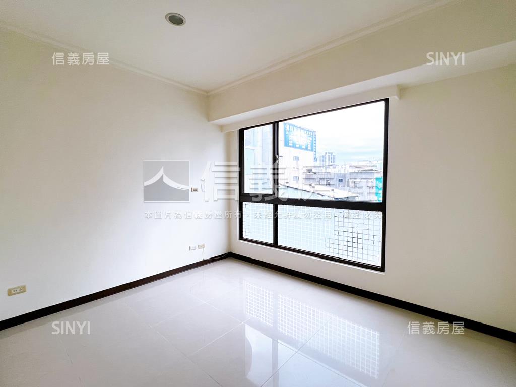 花園泳池邊間ＮＩＣＥ房屋室內格局與周邊環境